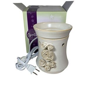 Scentsy Retired Full Size Wax Warmer Bride Flowers with Bulb